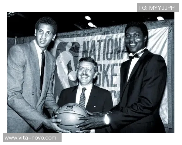 比尔拉塞尔与哈基姆奥拉朱旺的防守艺术对决与传奇传承